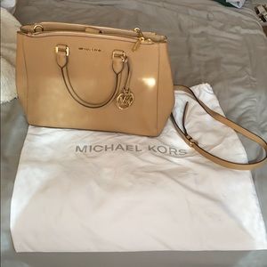 Michael Kors purse, used once.